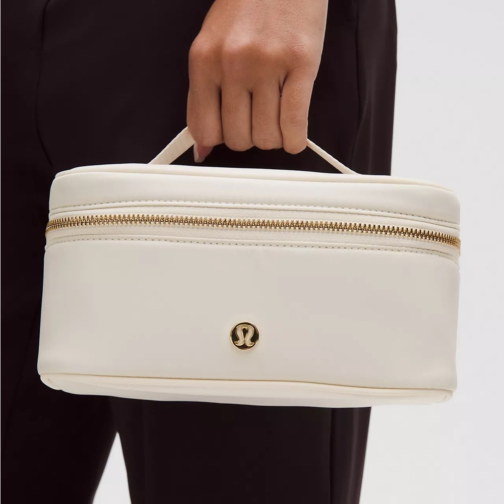 Lululemon Travel Toiletry Bag 3.5L- Light Ivory/Sheer Oak